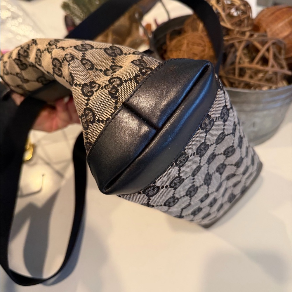 Gucci Black and Beige Bag - Like New! Comes with Authentication Paper! - Picture 11 of 14